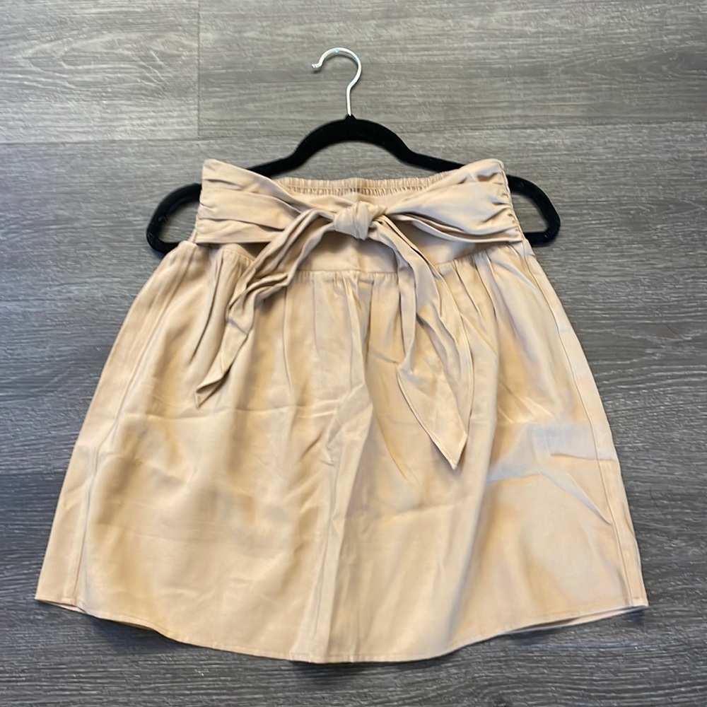 NWT Doe & Rae skirt, size medium, color khaki